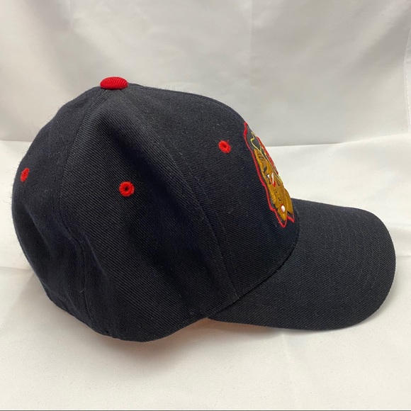 Chicago Blackhawks Embroidered Zephyr Fitted Hat - Picture 3 of 9